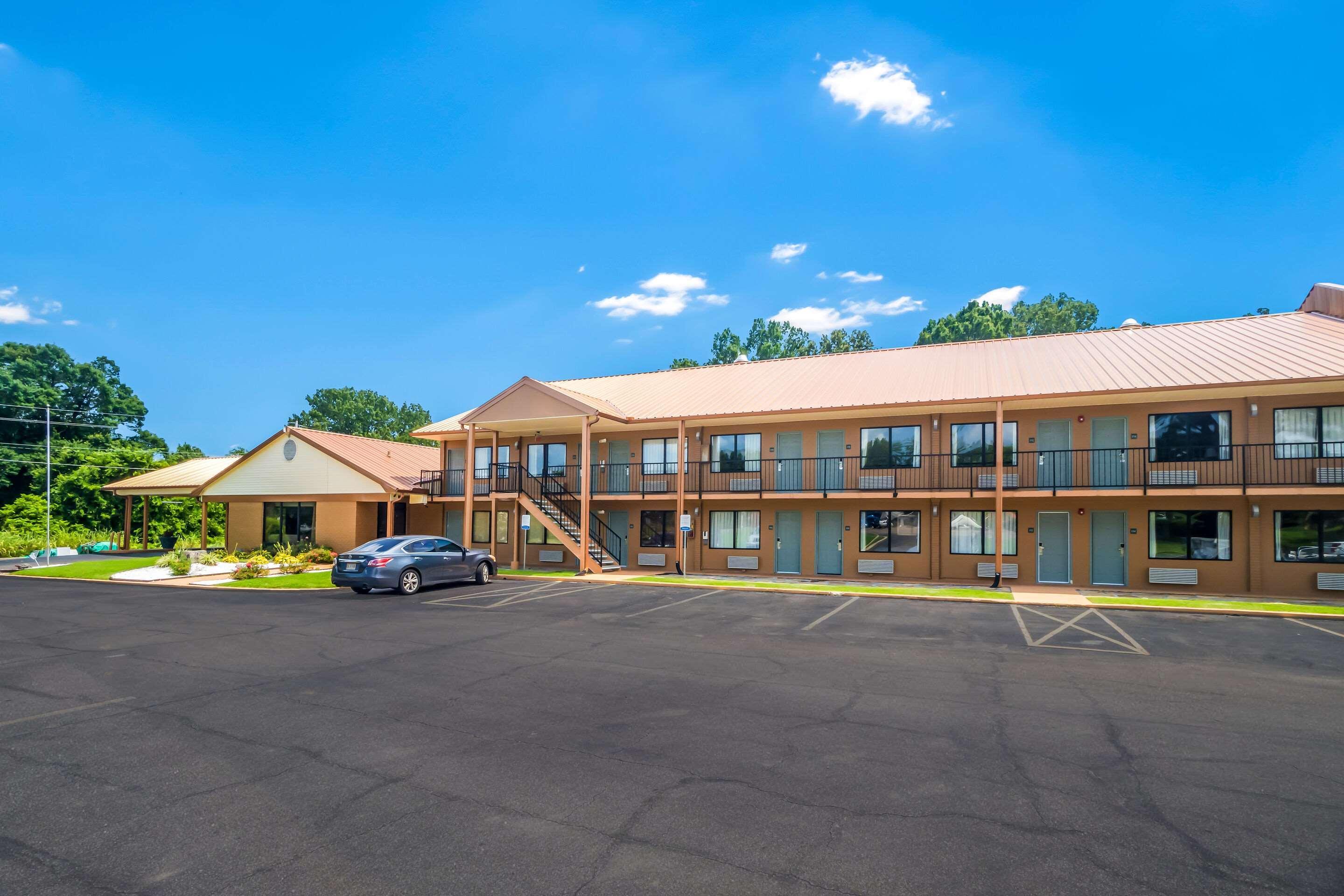 Quality Inn & Suites Corinth West Exterior photo