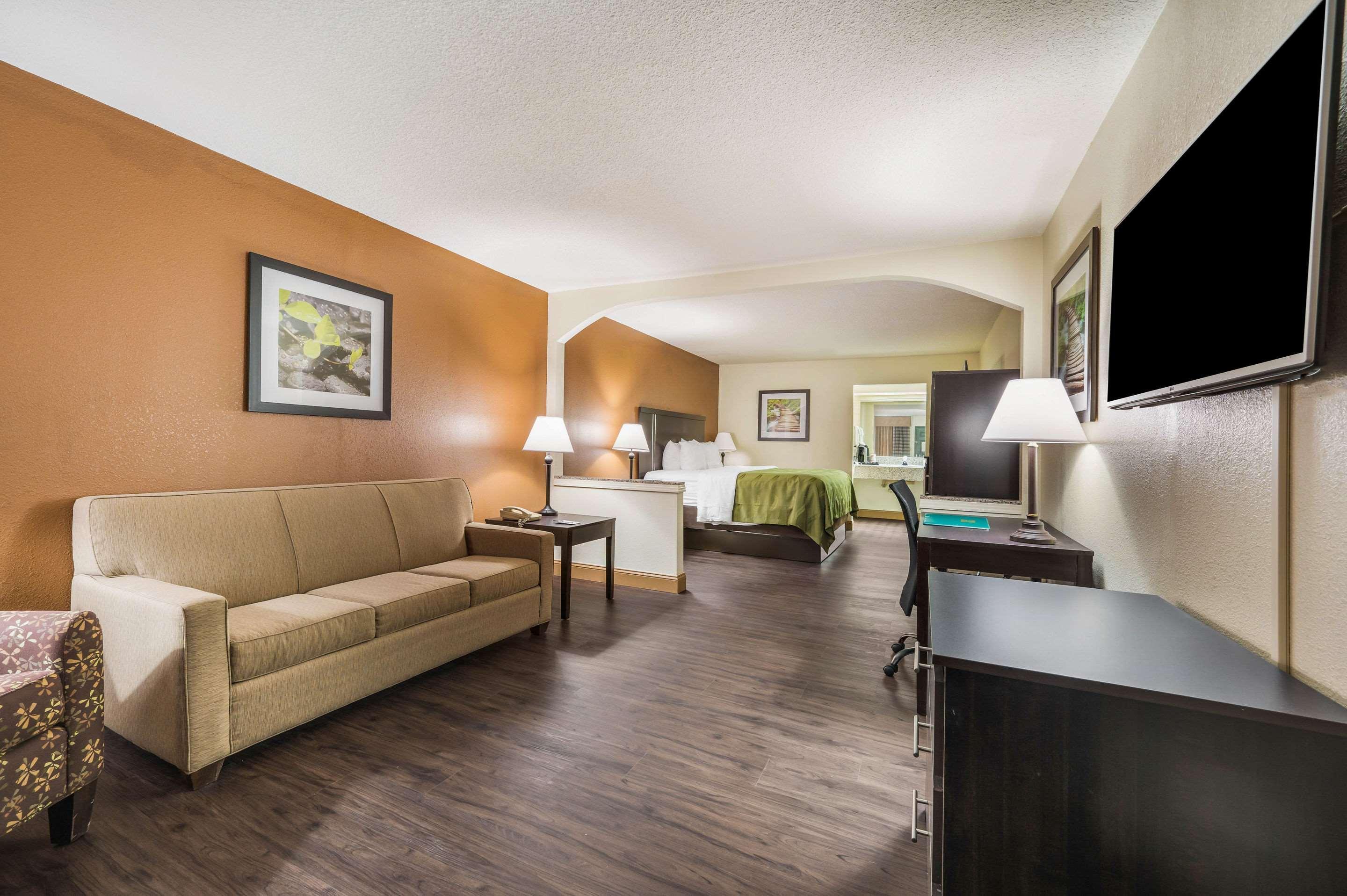 Quality Inn & Suites Corinth West Exterior photo