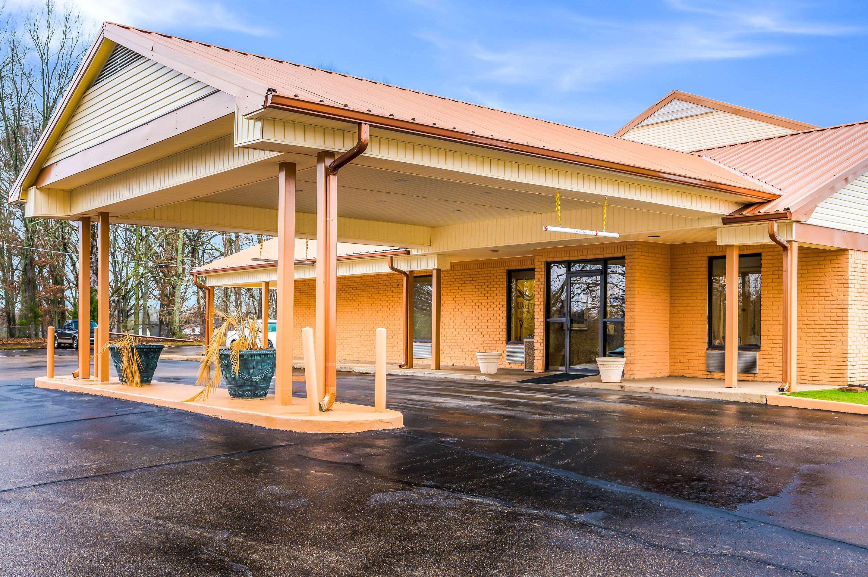 Quality Inn & Suites Corinth West Exterior photo