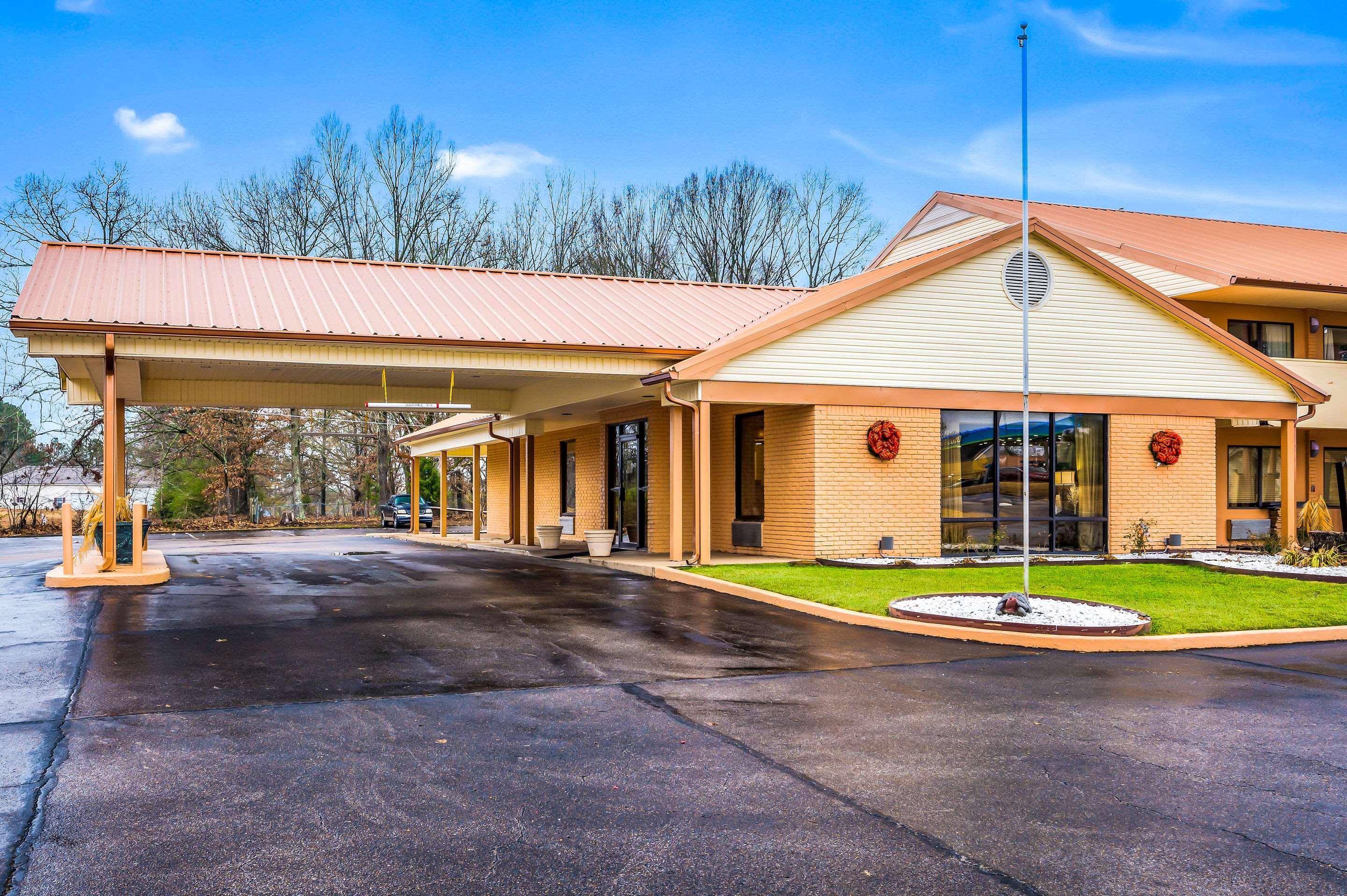 Quality Inn & Suites Corinth West Exterior photo