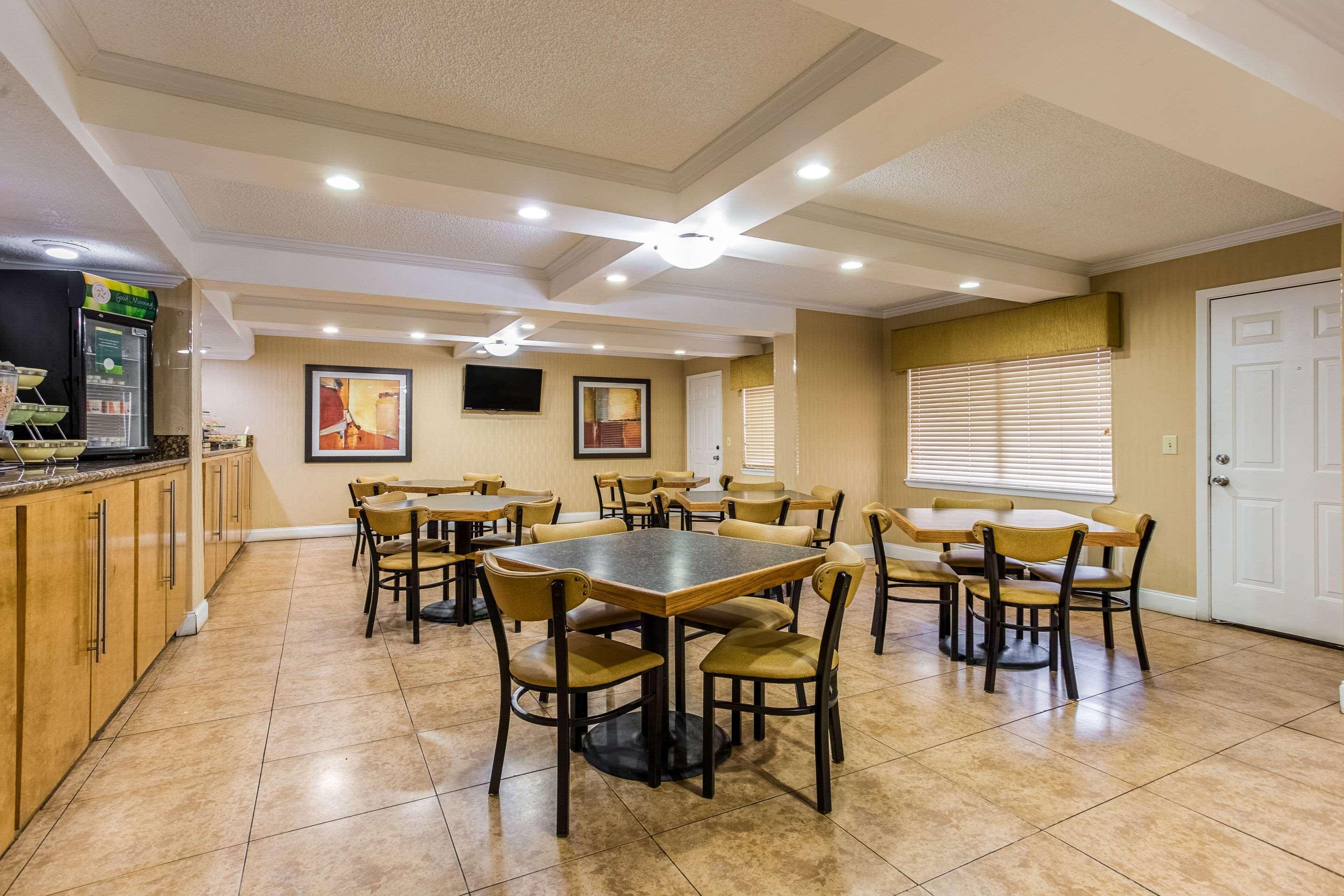 Quality Inn & Suites Corinth West Exterior photo
