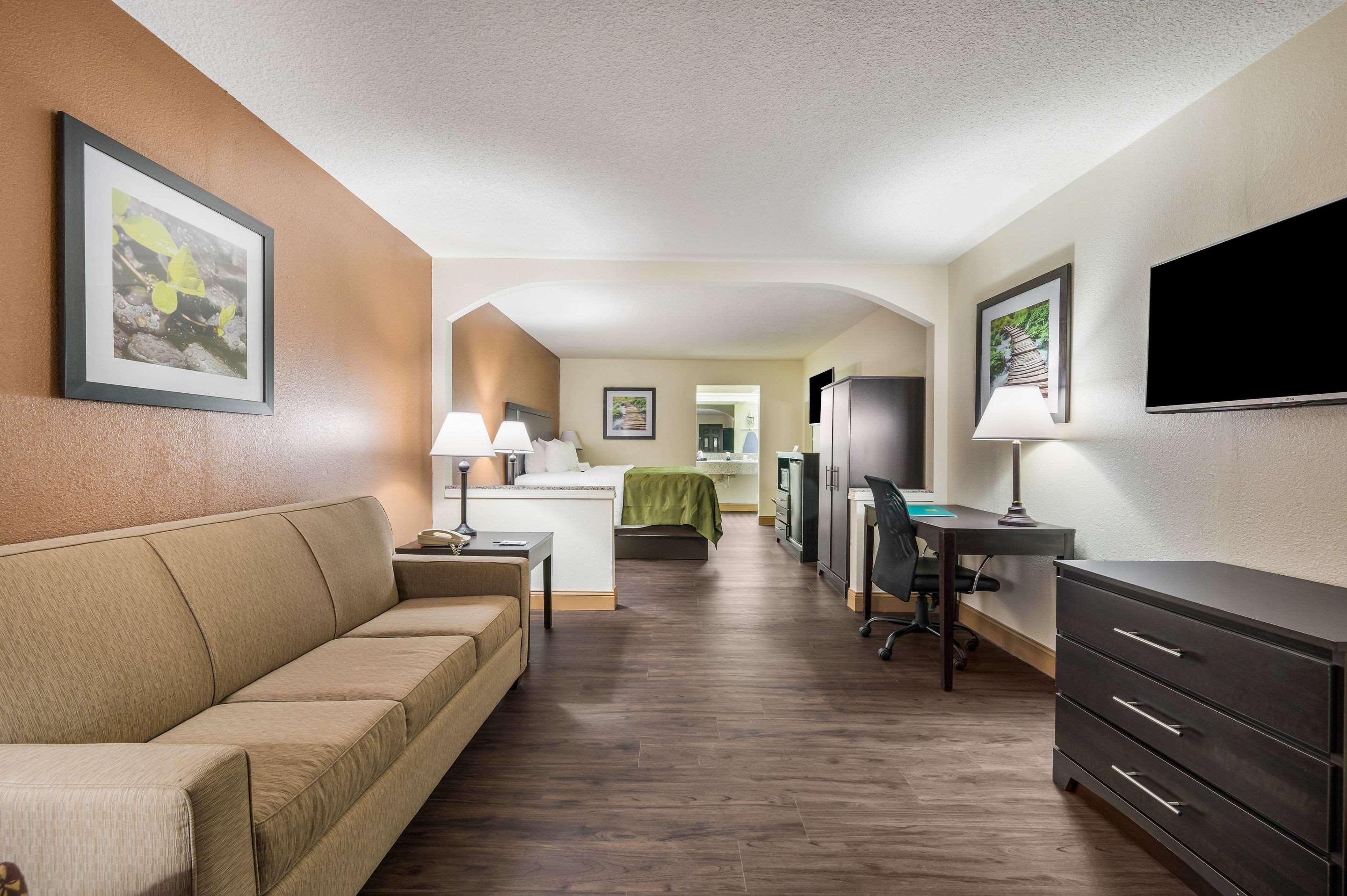 Quality Inn & Suites Corinth West Exterior photo