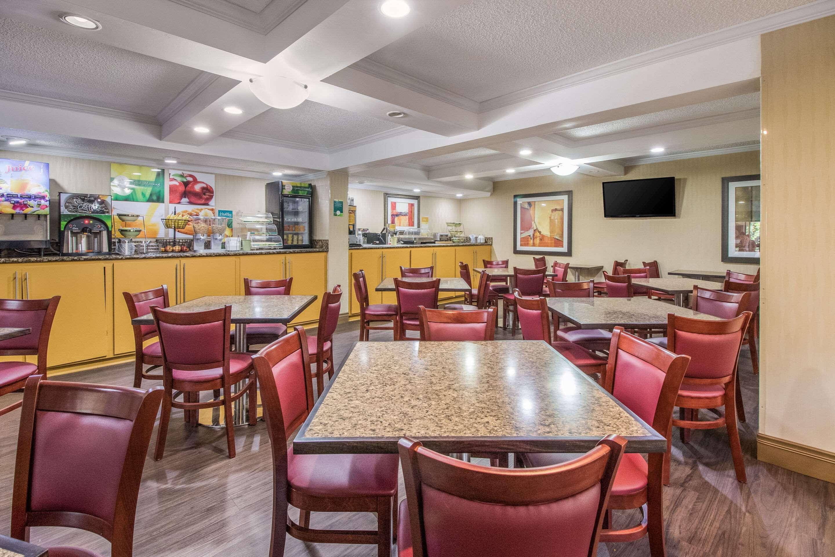 Quality Inn & Suites Corinth West Exterior photo